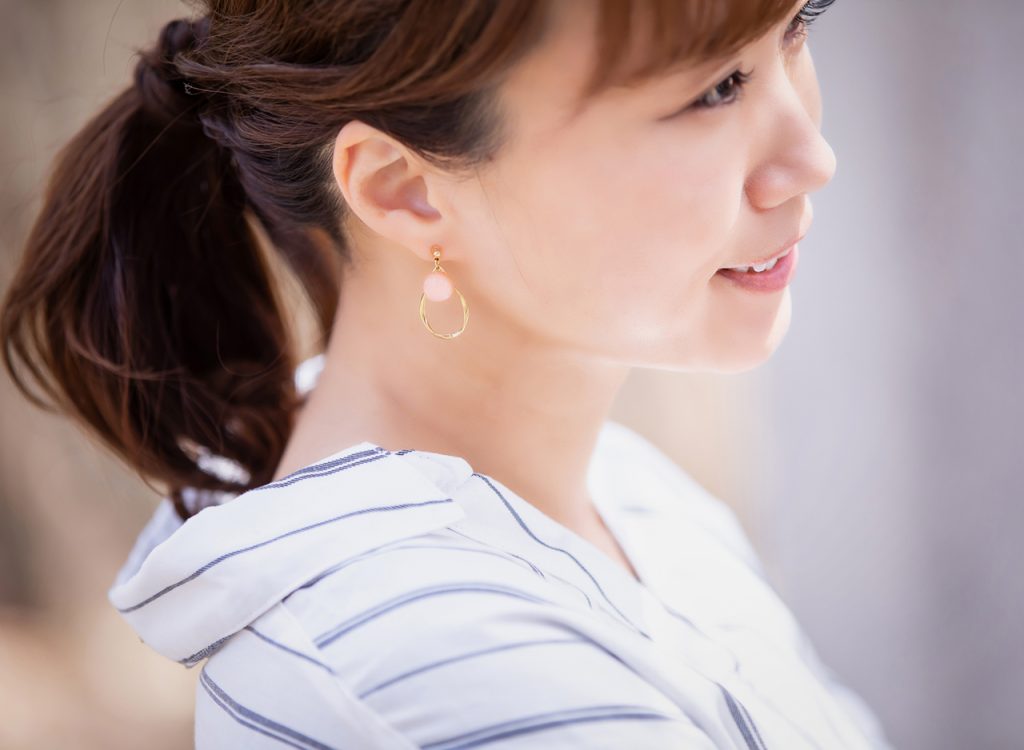 イヤリングとピアスは何が違う？それぞれのメリット・デメリットを徹底解説！