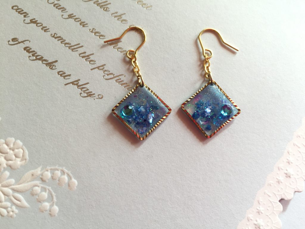 失敗しないピアス位置の決め方を解説！位置や数による意味なども紹介