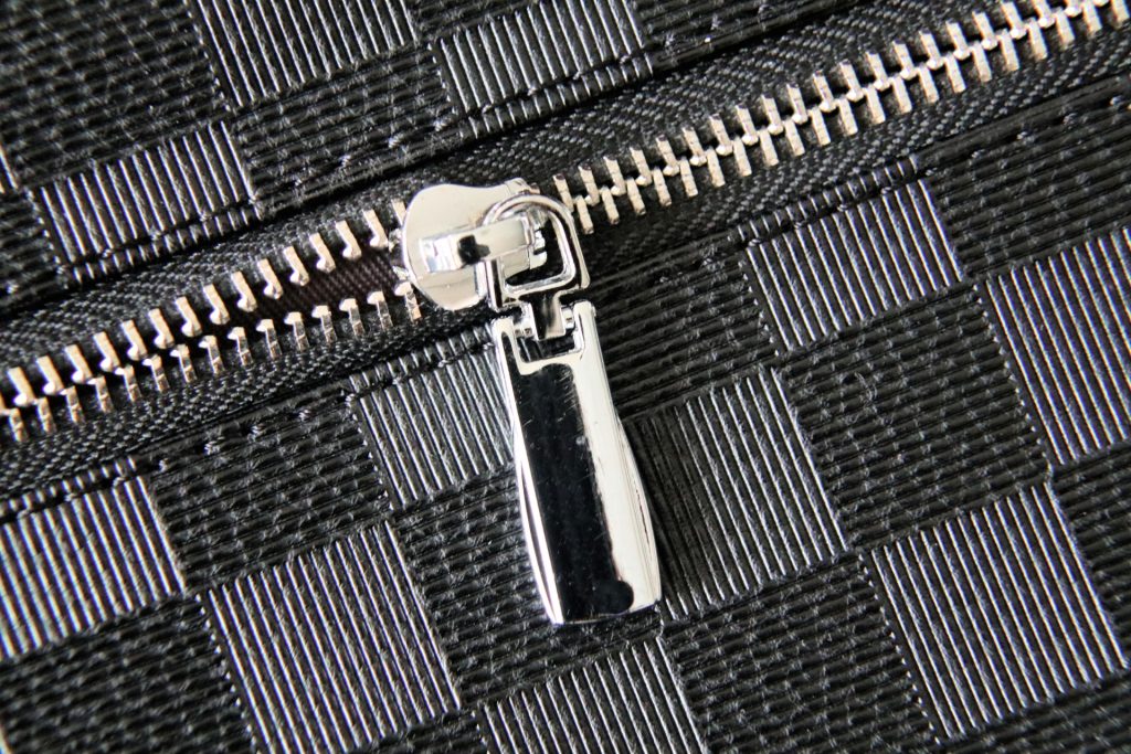 ファスナーが閉まらない！原因別・簡単修理＆プロ直伝のコツ