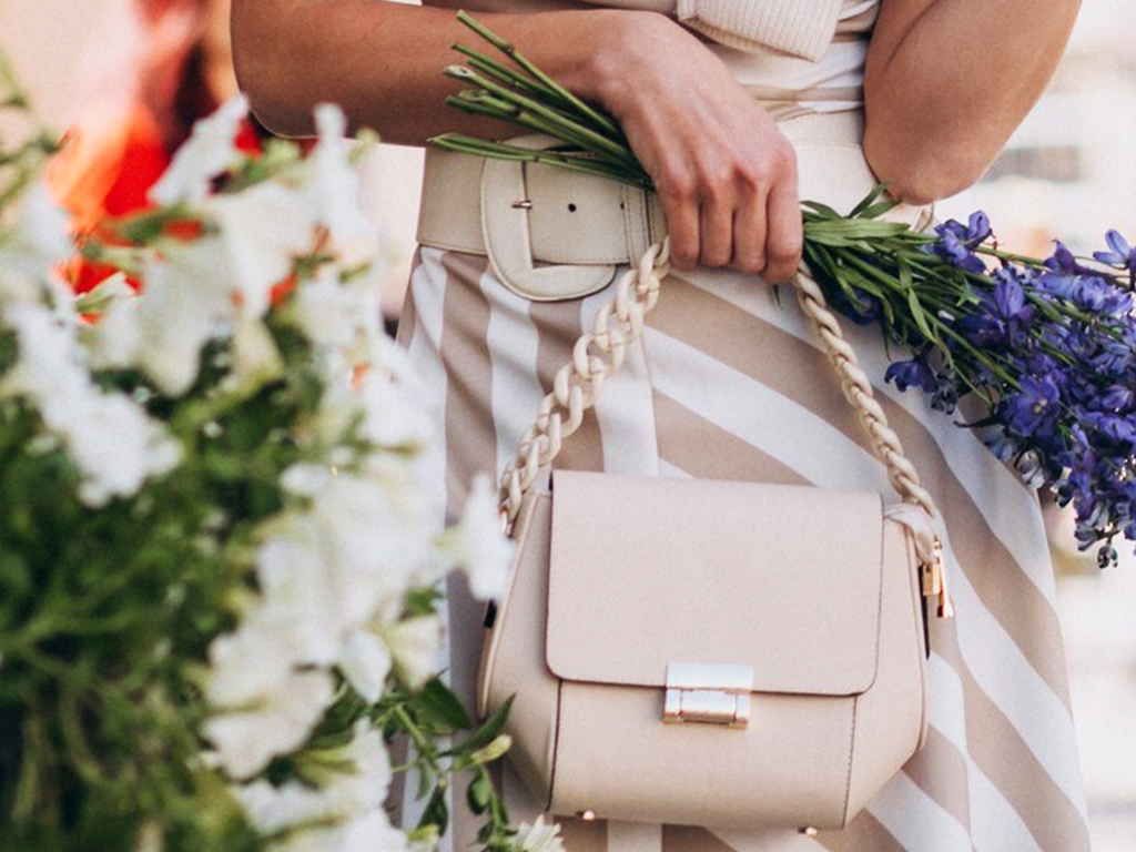 ケイトスペード アウトレットはなぜ「恥ずかしい」？ バレない選び方を教えます